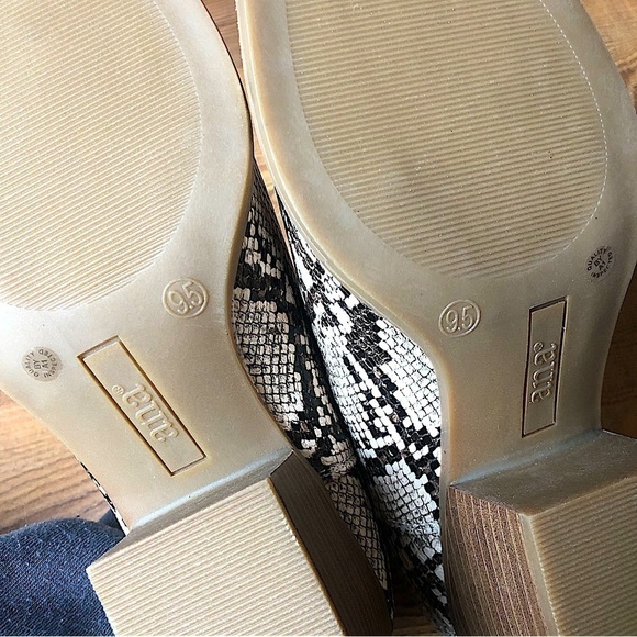 A.N.A NWOT’s Snakeskin Wedge Heeled Pointed Toe Boho Booties Size 9.5 - Picture 6 of 8